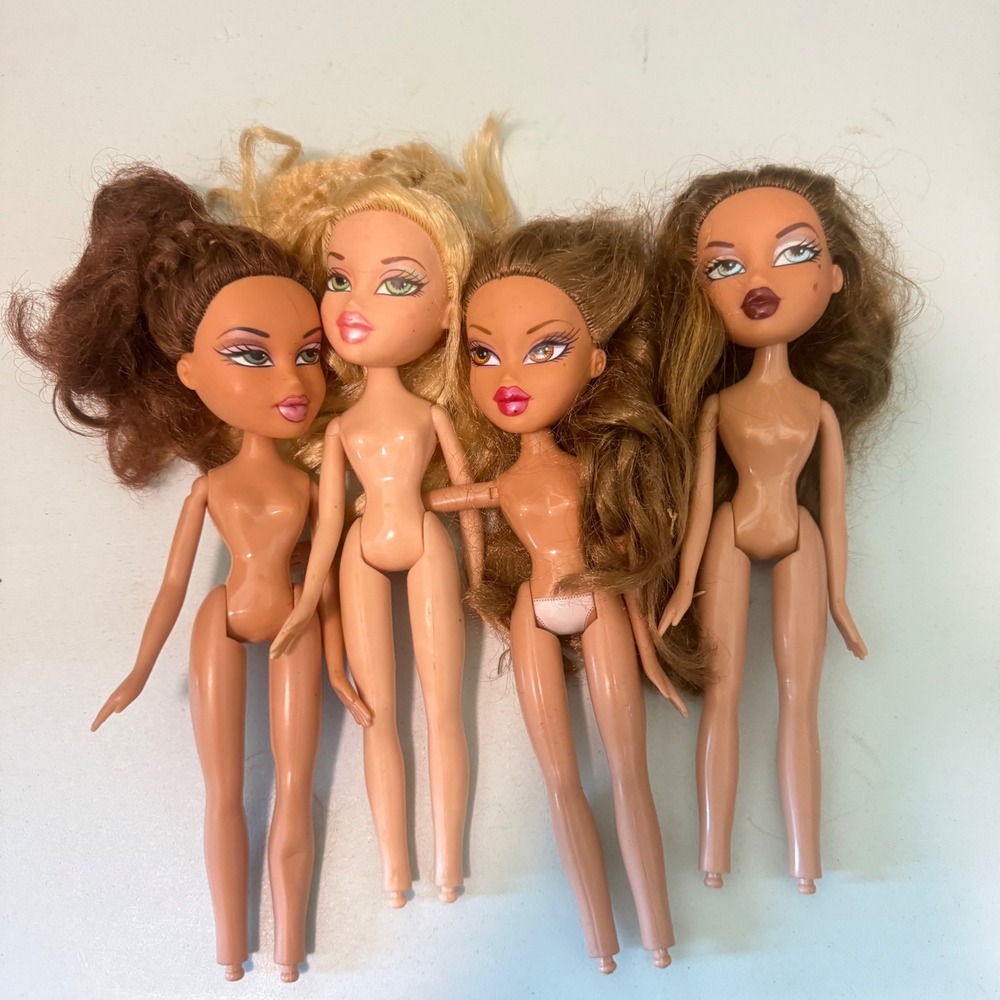 Lot of 4 Bratz Girlz Dolls With But No Clothes 2001 MGA 10"  Y2K Girly Toys‎